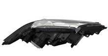 Charger l&#39;image dans la galerie, 2022-2023 Toyota Corolla tail light outer L/LE passenger side RH