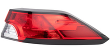 Charger l&#39;image dans la galerie, 2022, 2022-2023 Toyota Corolla, 2023, 81550-0A160, corolla cross, passenger side, tail light, TO2805163, TOYOTA